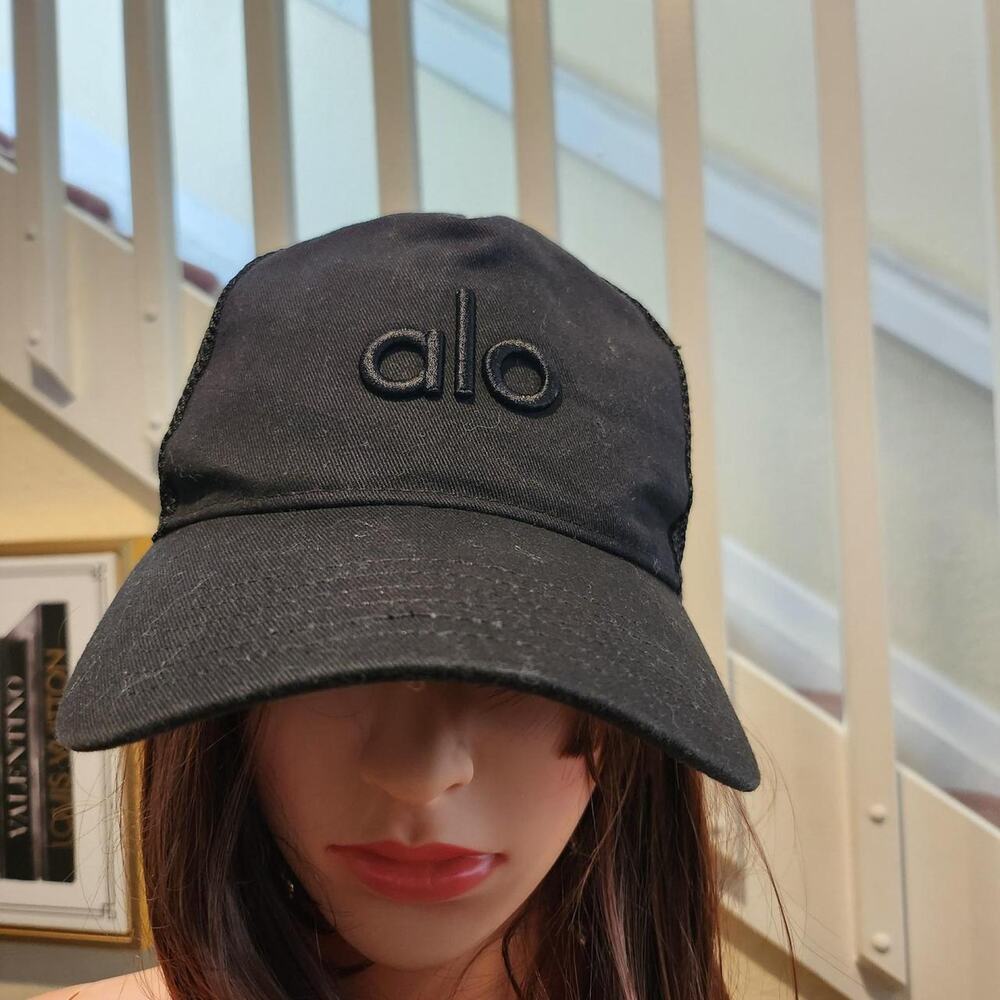 Alo Yoga Off-Duty Cap